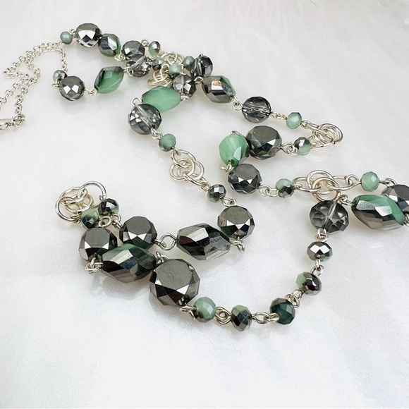 Beautiful weighted, silvertone, colored reflective, bead costume, long necklace - Picture 3 of 9